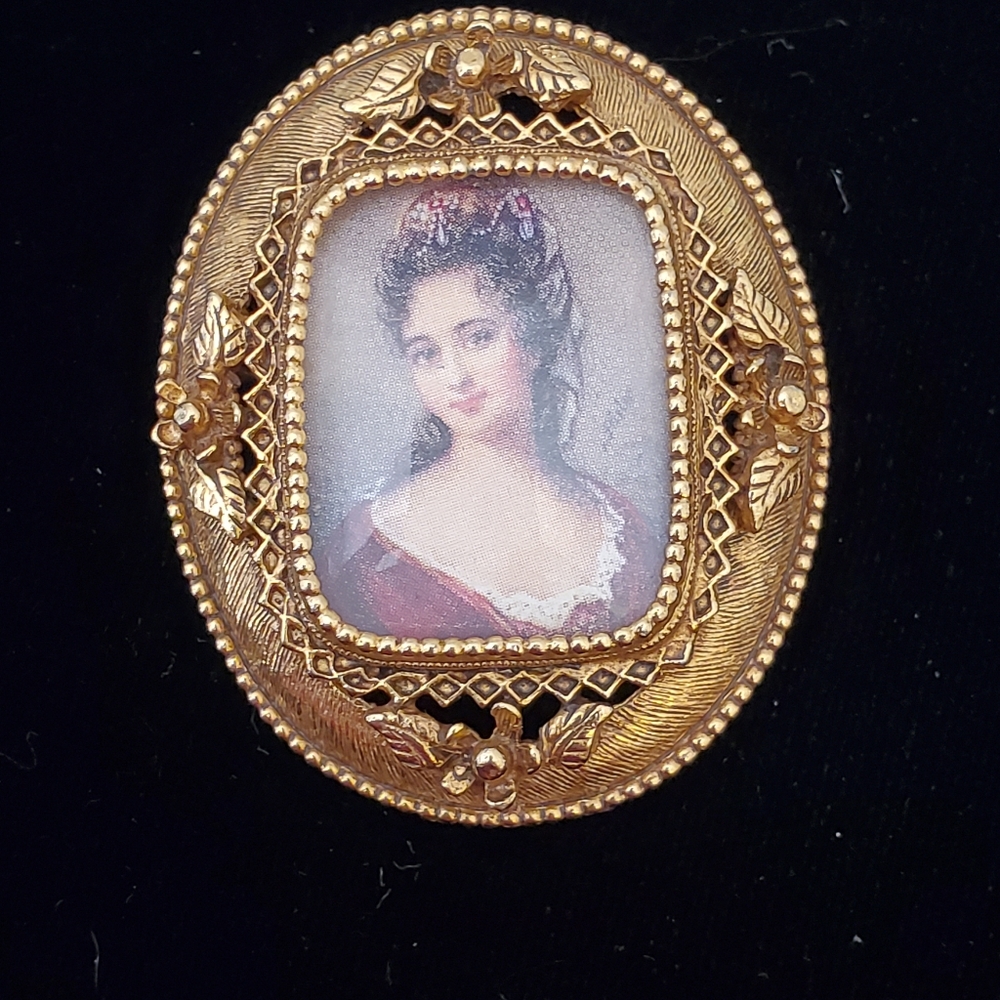 Florenza portrait brooch